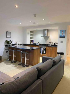Beach Retreat, Stones Throw Away from Beach